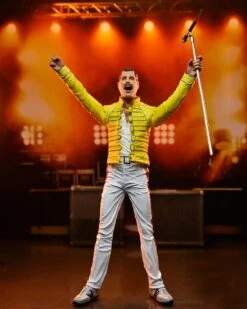 NECA QUEEN - Freddy Mercury 'Veste Jaune' - Figurine 18cm -Figurines Mania Soldes Magasin FIGNECA42066 3