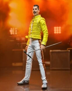 NECA QUEEN - Freddy Mercury 'Veste Jaune' - Figurine 18cm -Figurines Mania Soldes Magasin FIGNECA42066 5